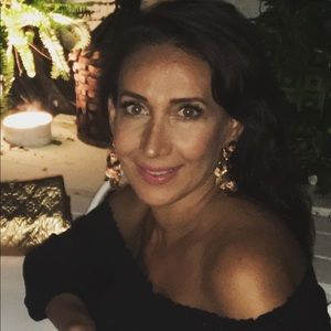 Meet your Posher, Mona